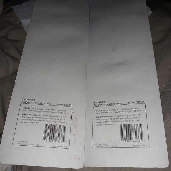 Beautifully fragranced floating snowflake candles - Picture 4 of 5